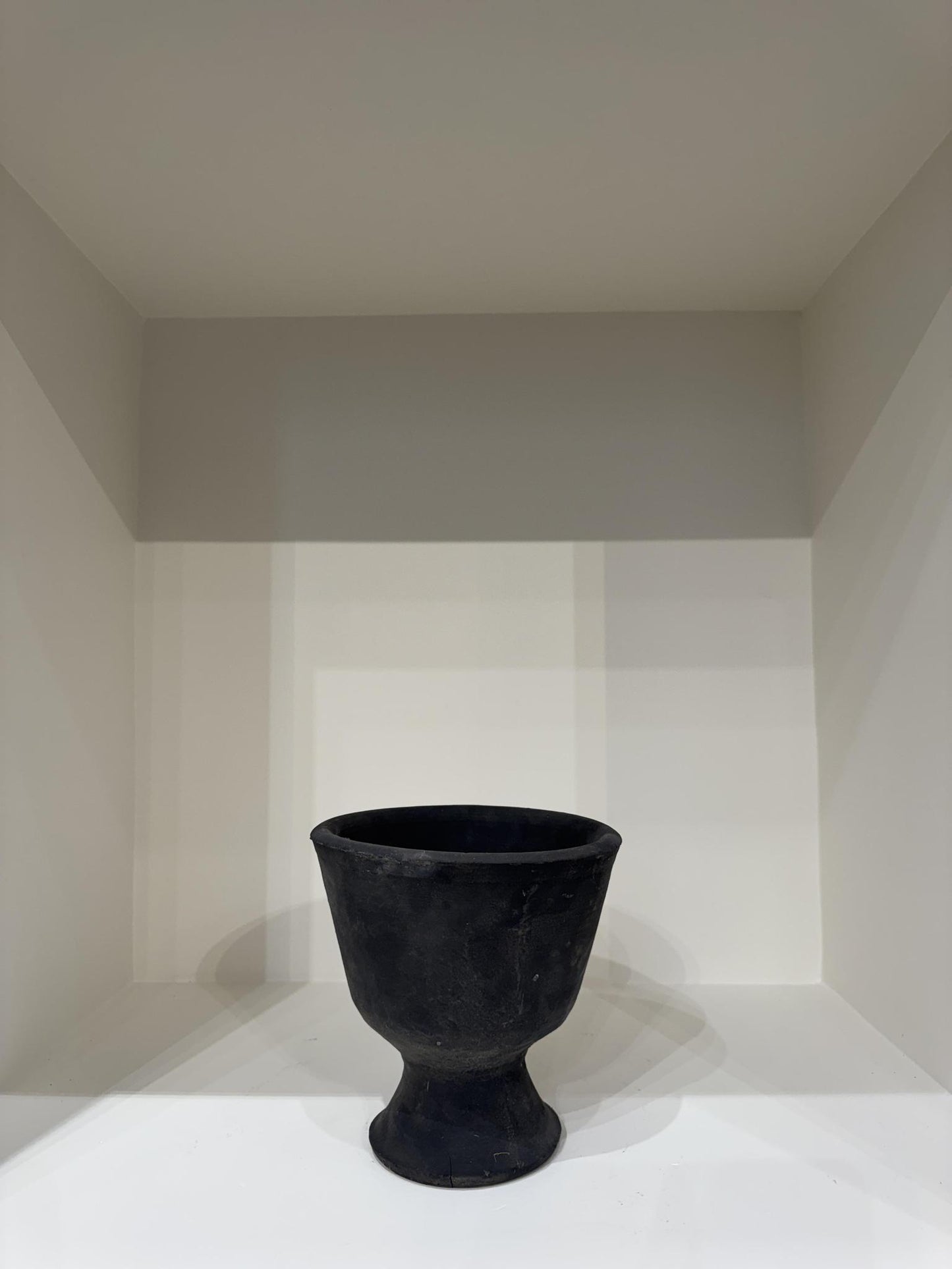 Small Grey Footed Vessel